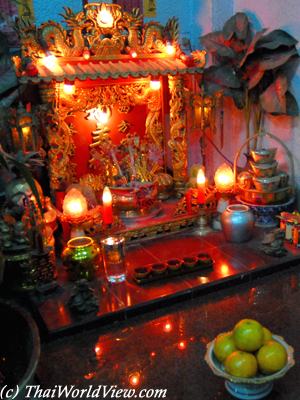chinese altar