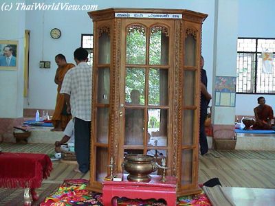 Donate Furniture on To Make A Donation To A Temple  A Ceremony Isorganized  This Donation