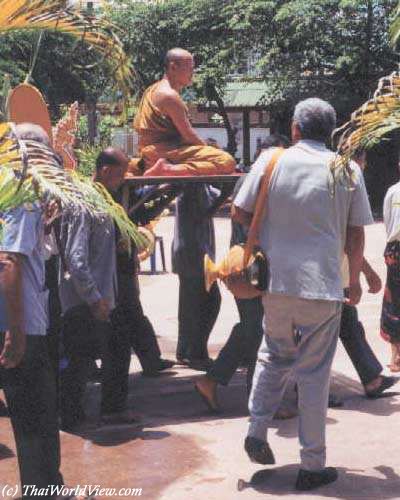 Faifhful people carry the abbot