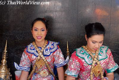 Dancers at Erawan shrine