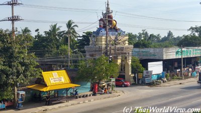 Wat Srisa Thong entrance