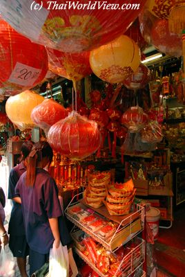 Auspicious souvenirs
