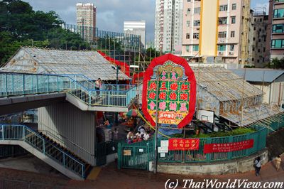 Temporary open-air bamboo complexe