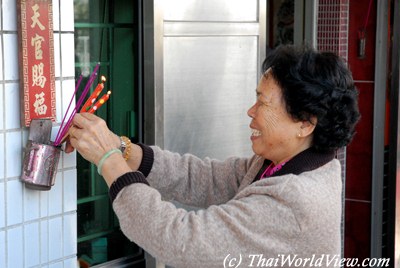 Burning joss sticks