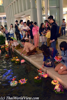 Loy Krathong festival