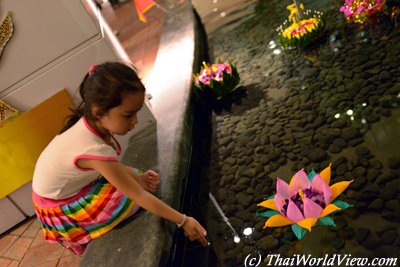 Loy Krathong festival