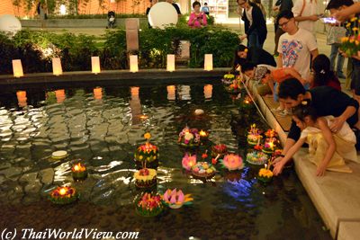 Loy Krathong festival