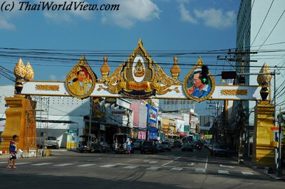 Celebratory arch