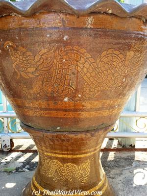 Dragon water jar