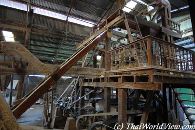 Threshing machine