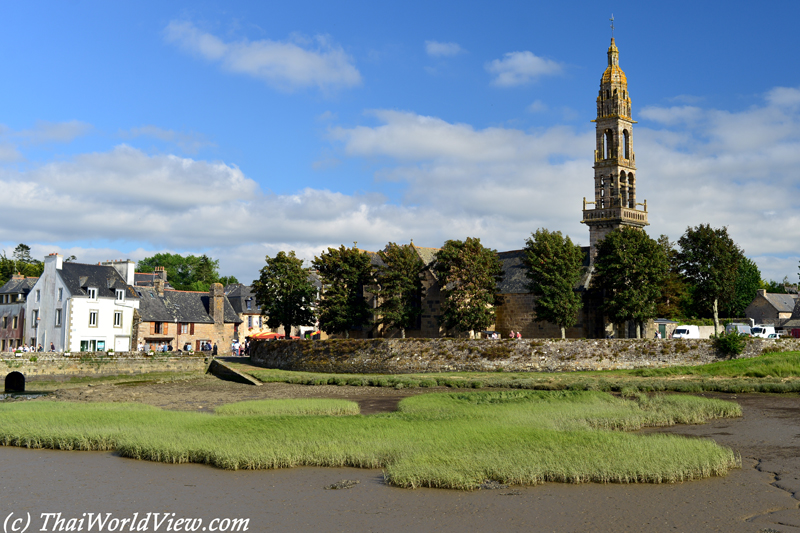 Church - Le Faou