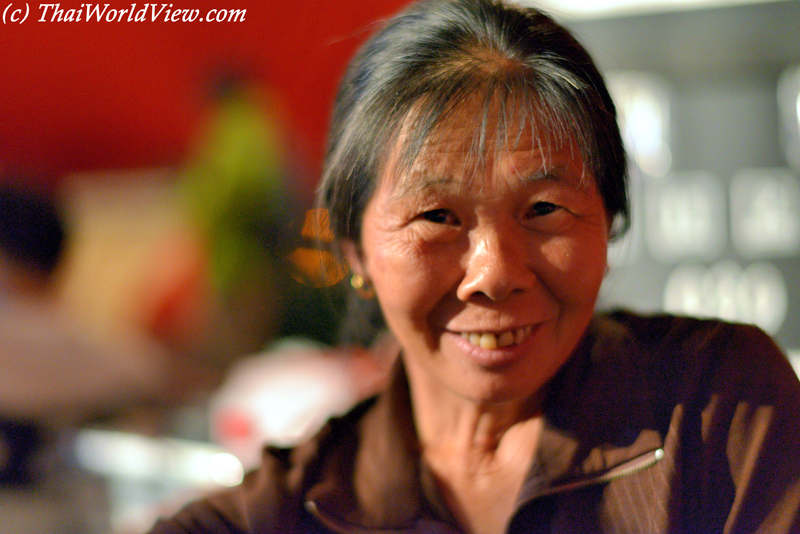 Smiling lady - Kowloon City