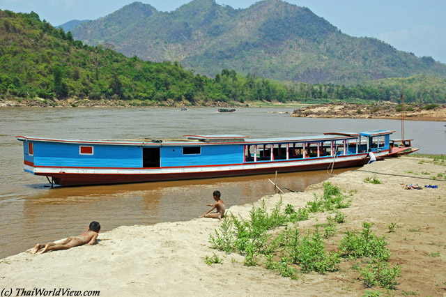 Mekong River - On the way to Pak Ou cave