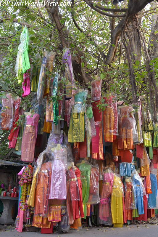 Mae Takhian shrine - Sam Chuk