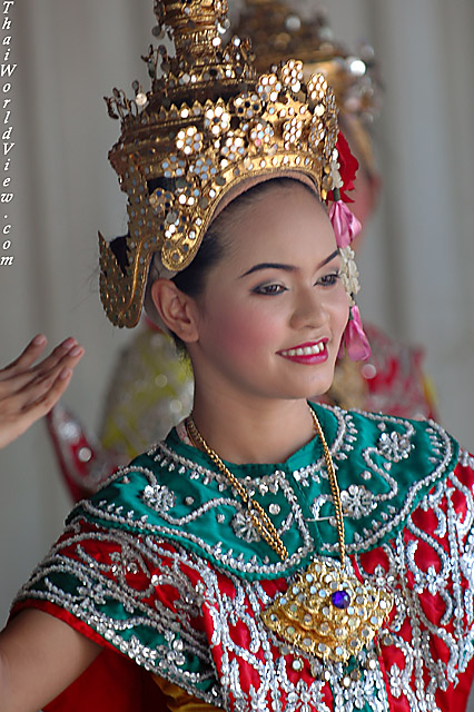 Dancer - Erawan shrine