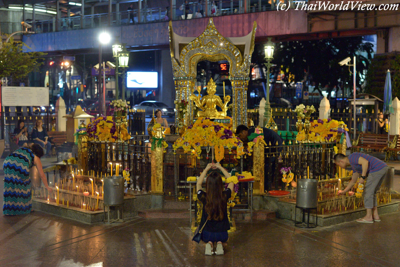 Night - Erawan shrine