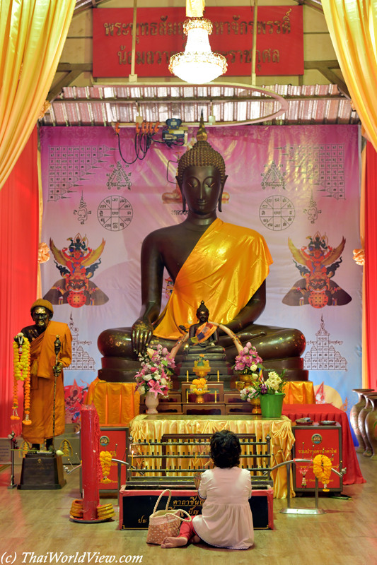 Buddha statue - Wat Traimit