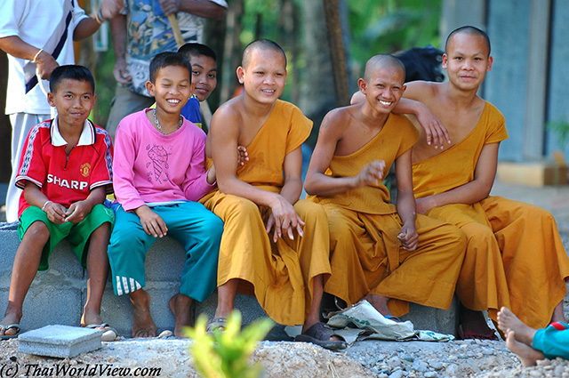 Smiling monks - Nongkhai province