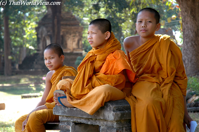 Novices group - Wat Phra That Bang Phuan - Nongkhai province