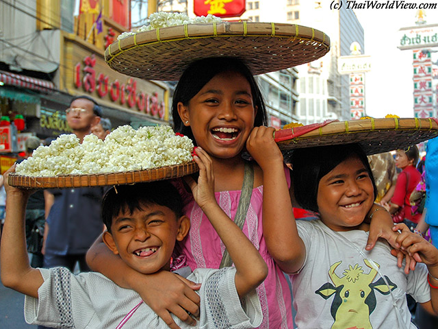 Garland sellers - Yaowarat district - Bangkok