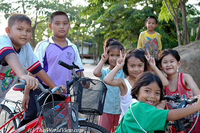 Children - Wat Nam Mong - Nongkhai province