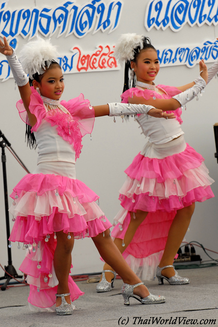 Dancing children - Bangkok