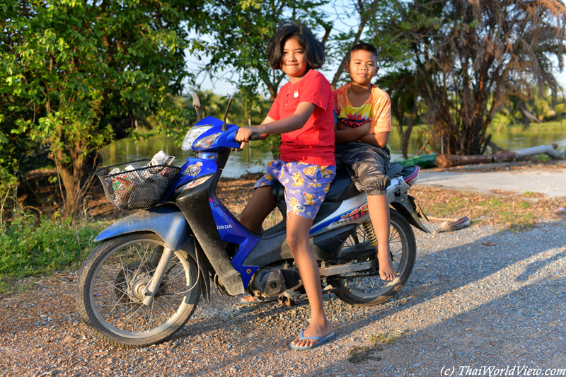 Children - Nakhon Pathom