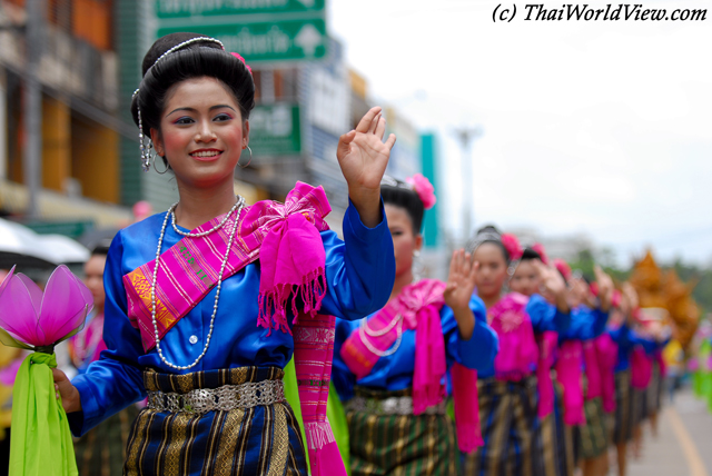 Isan Folk Dance - Ubon Ratchathani