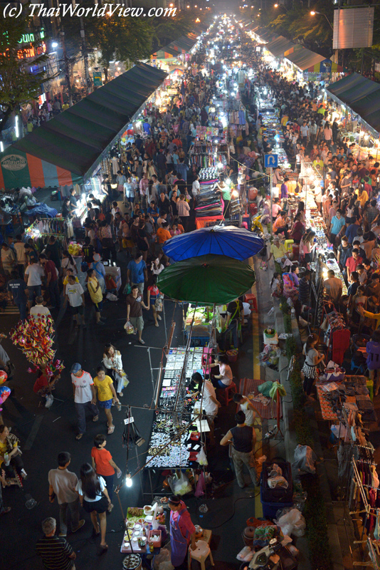 Busy street - Thon Buri