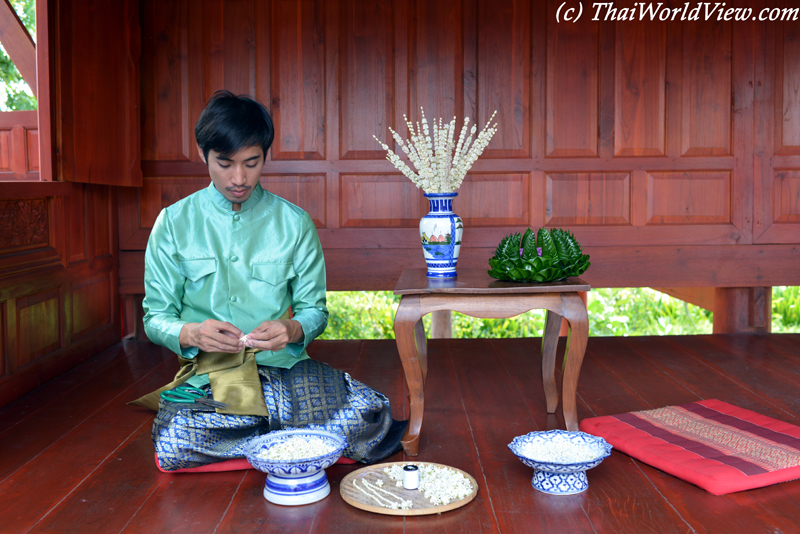 Garlands preparation - Kanchanaburi