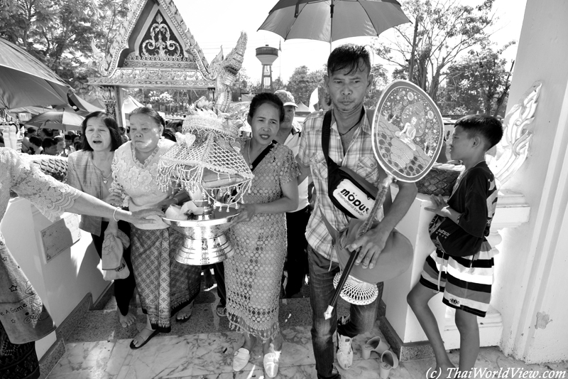 Entering chapel - Nakhon Pathom