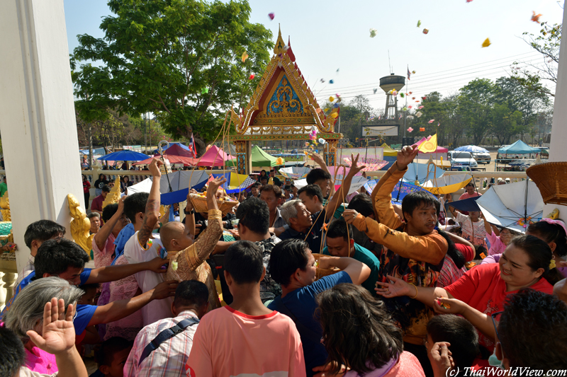 Distributing coins - Nakhon Pathom