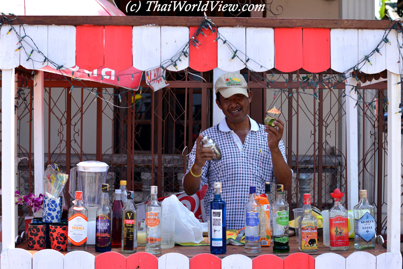 Bartender - Phon Phisai