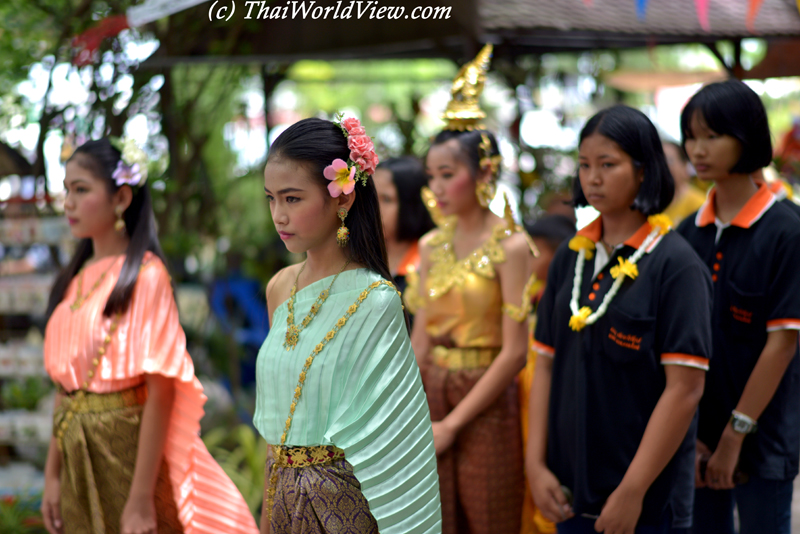 Thai ladies - Nakhon Pathom