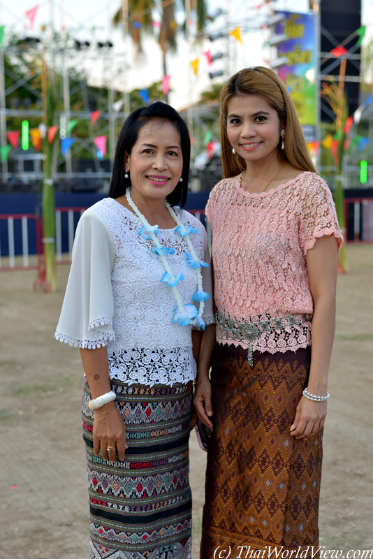 Thai ladies - Nakhon Pathom