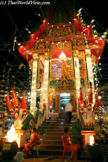 Evening prayers - Wat Photisompharn - Nongkhai province