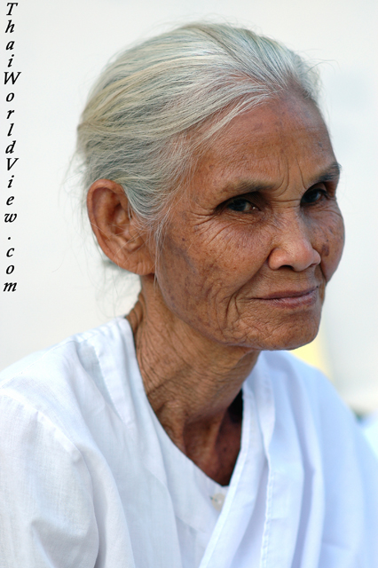 Buddhist faithful - Wat Photisompharn - Nongkhai province