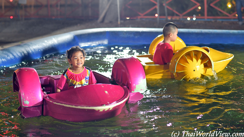 Boat ride - Wat Sam Krabue Phueak