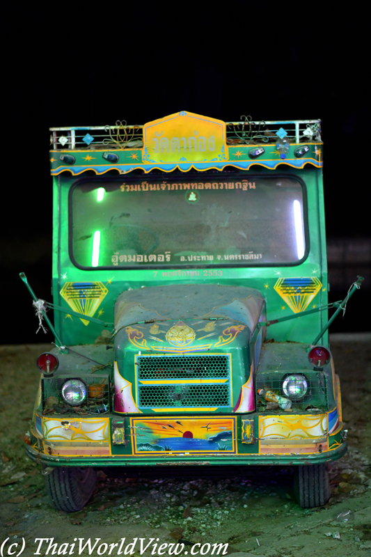 Old truck - Wat Sam Krabue Phueak