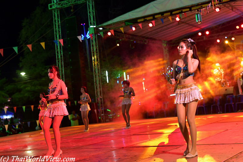 Dance performers - Wat Sam Krabue Phueak