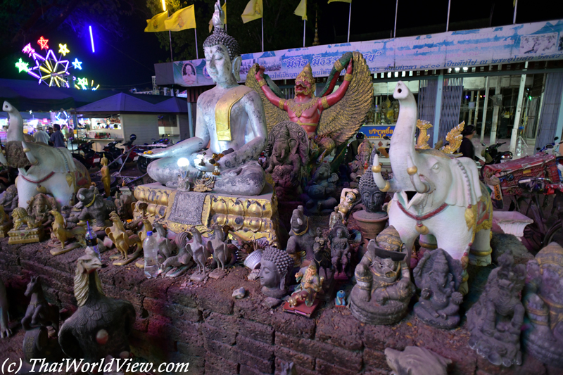 Buddha statue - Wat Sawang Arom