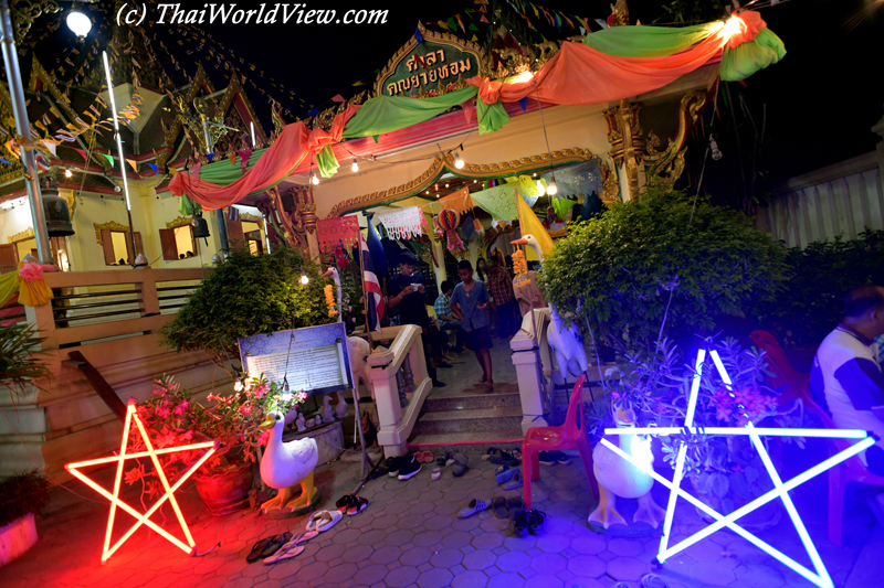 Khun Yai Hom shrine - Wat Don Yai Hom
