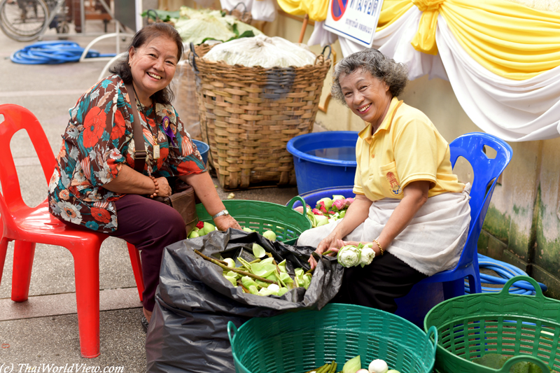 Ladies - Wat Rai Khing