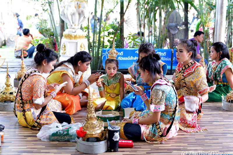 Dancers - Wat Rai Khing