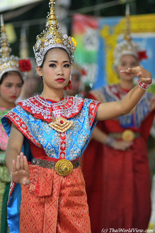 Dancers - Wat Rai Khing