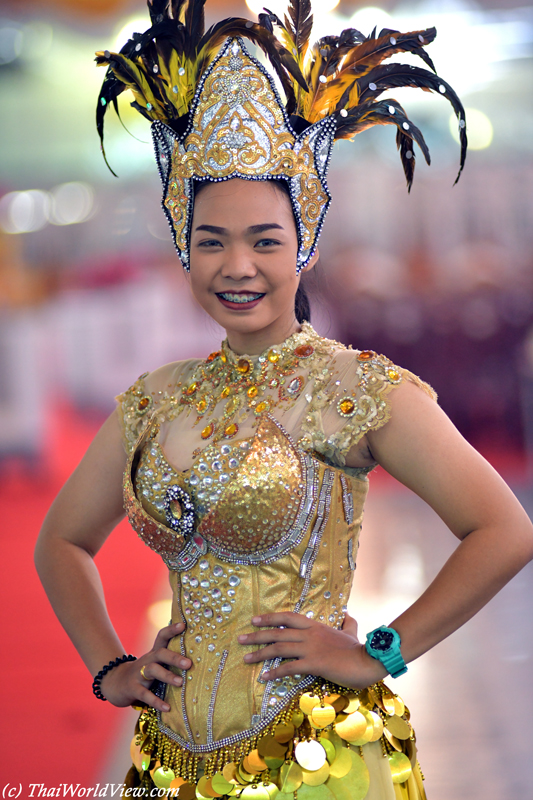 Dancer - Wat Rai Khing