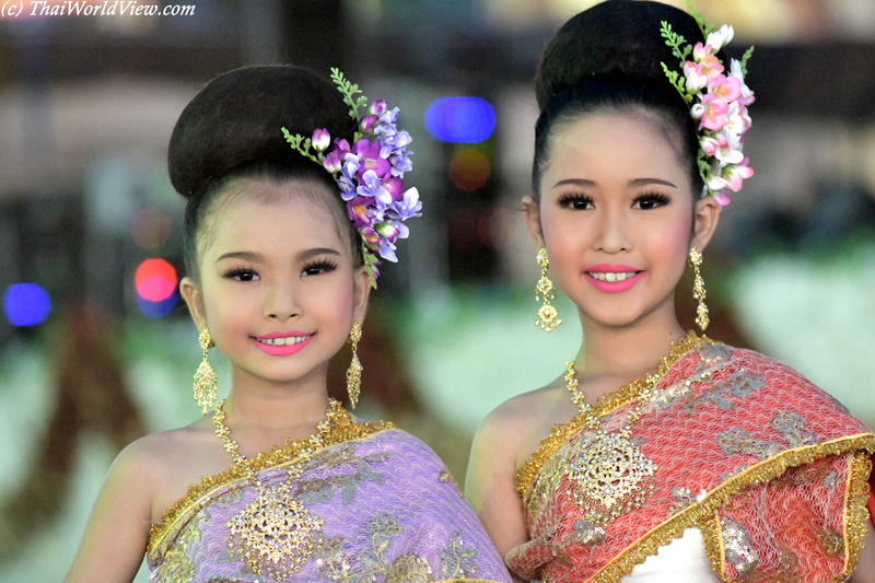 Dancers - Wat Rai Khing