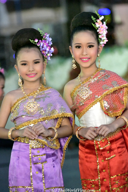 Dancers - Wat Rai Khing
