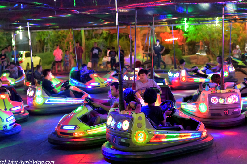 Fun fair - Wat Rai Khing