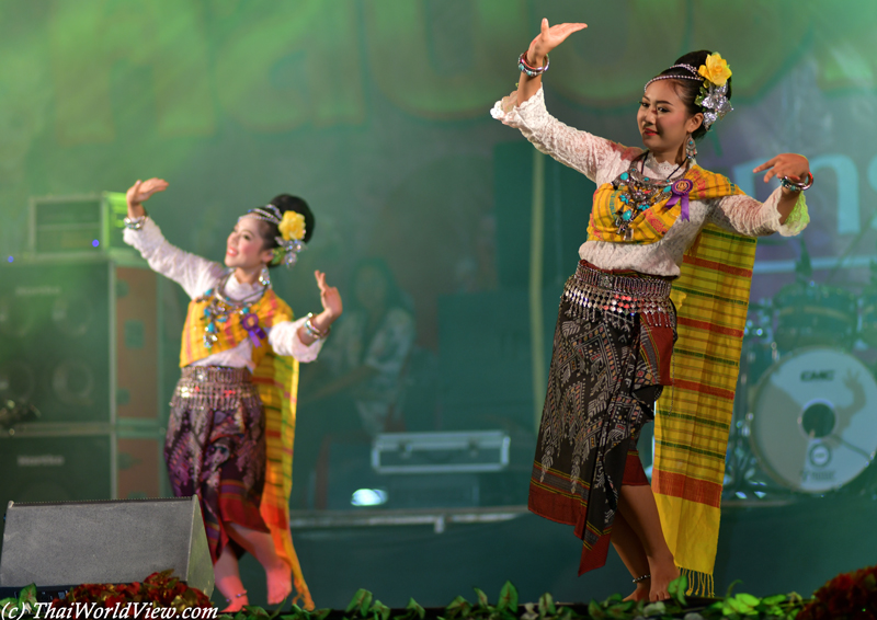 Dancers - Wat Rai Khing